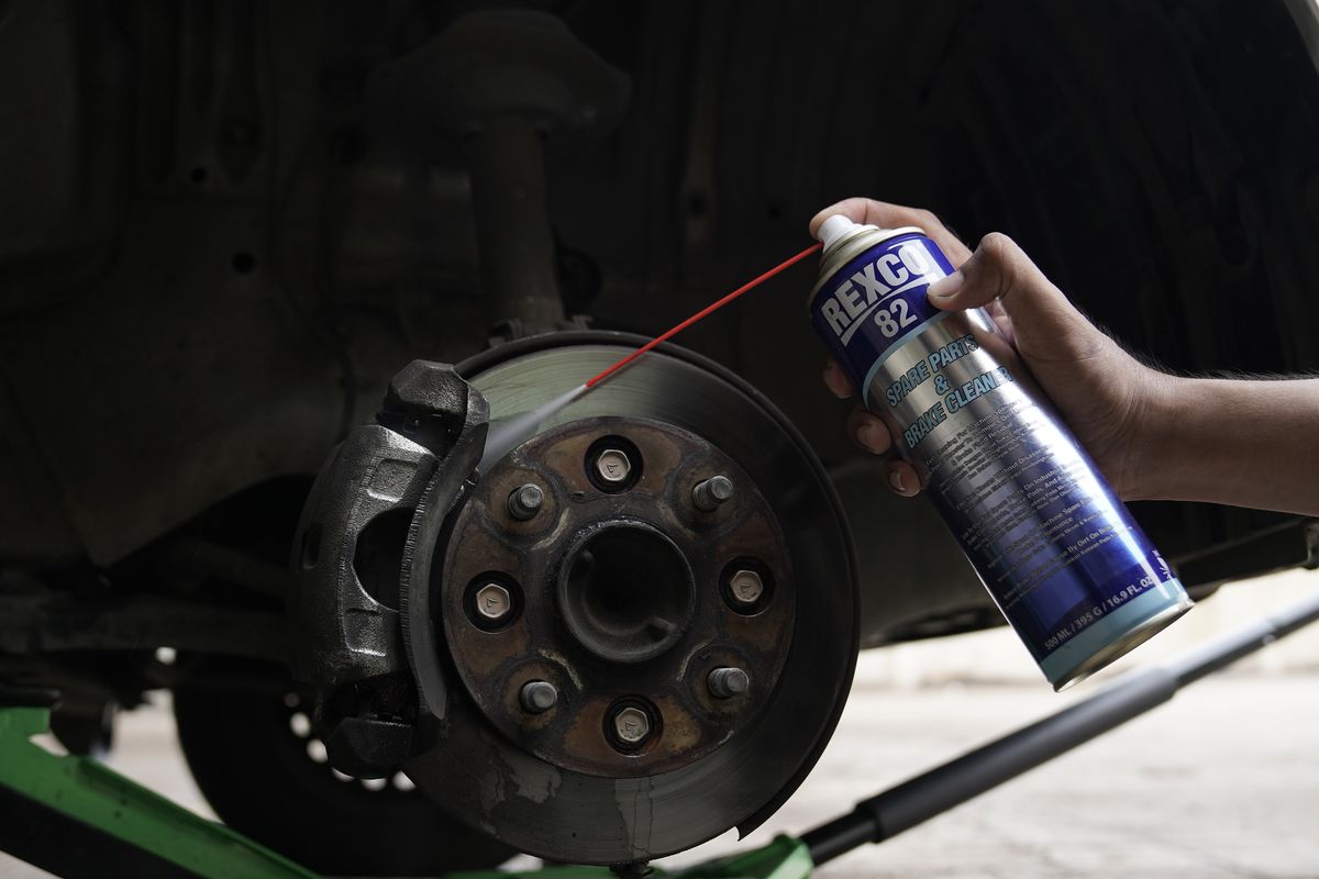 Khasiat Brake Cleaner Dapat Membersihkan Rem Dengan Efektif