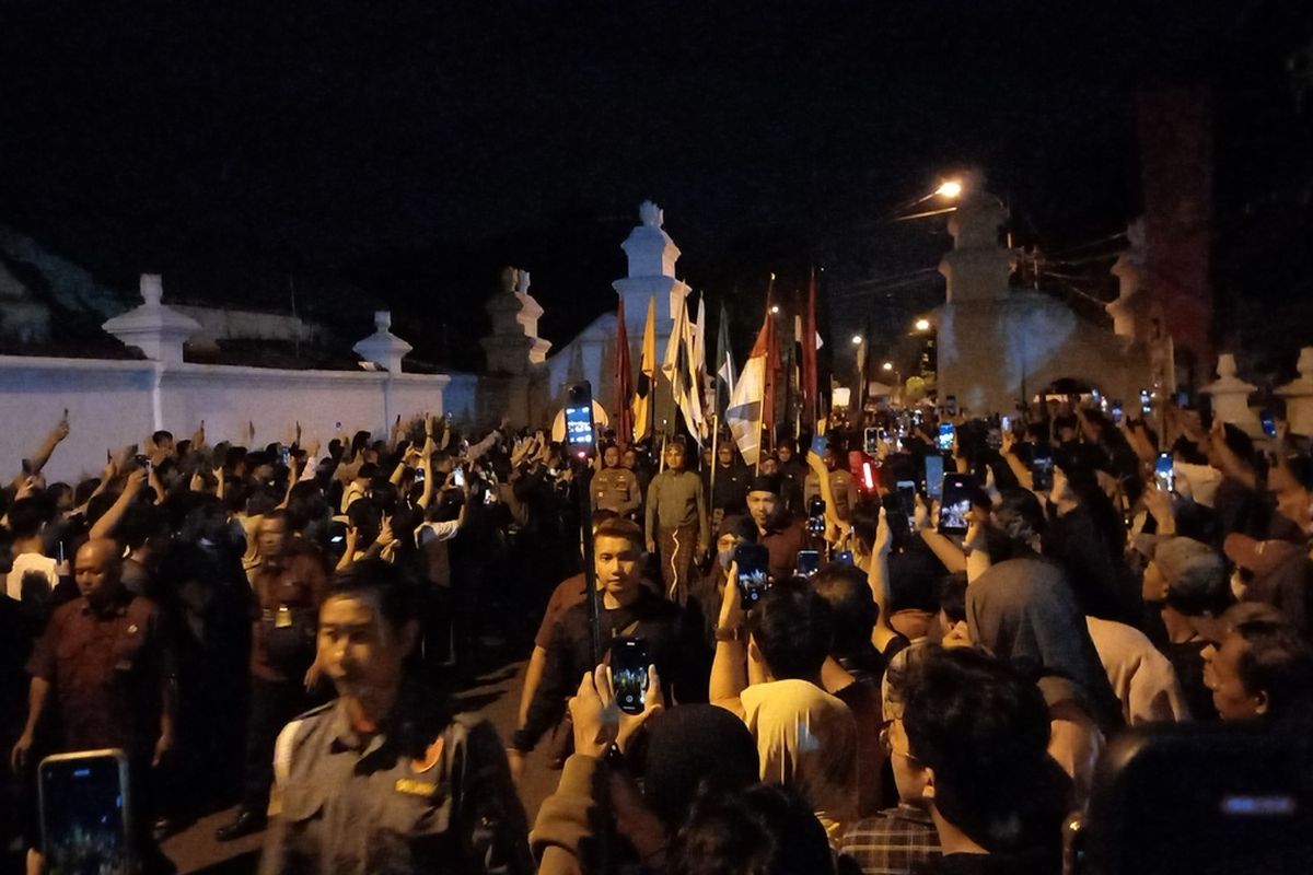 Mubeng Beteng Jogja: Selami Wisata Spiritual Yang Unik