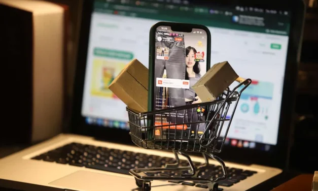 Strategi UMKM Lokal Tembus Pasar Global Lewat  E-commerce