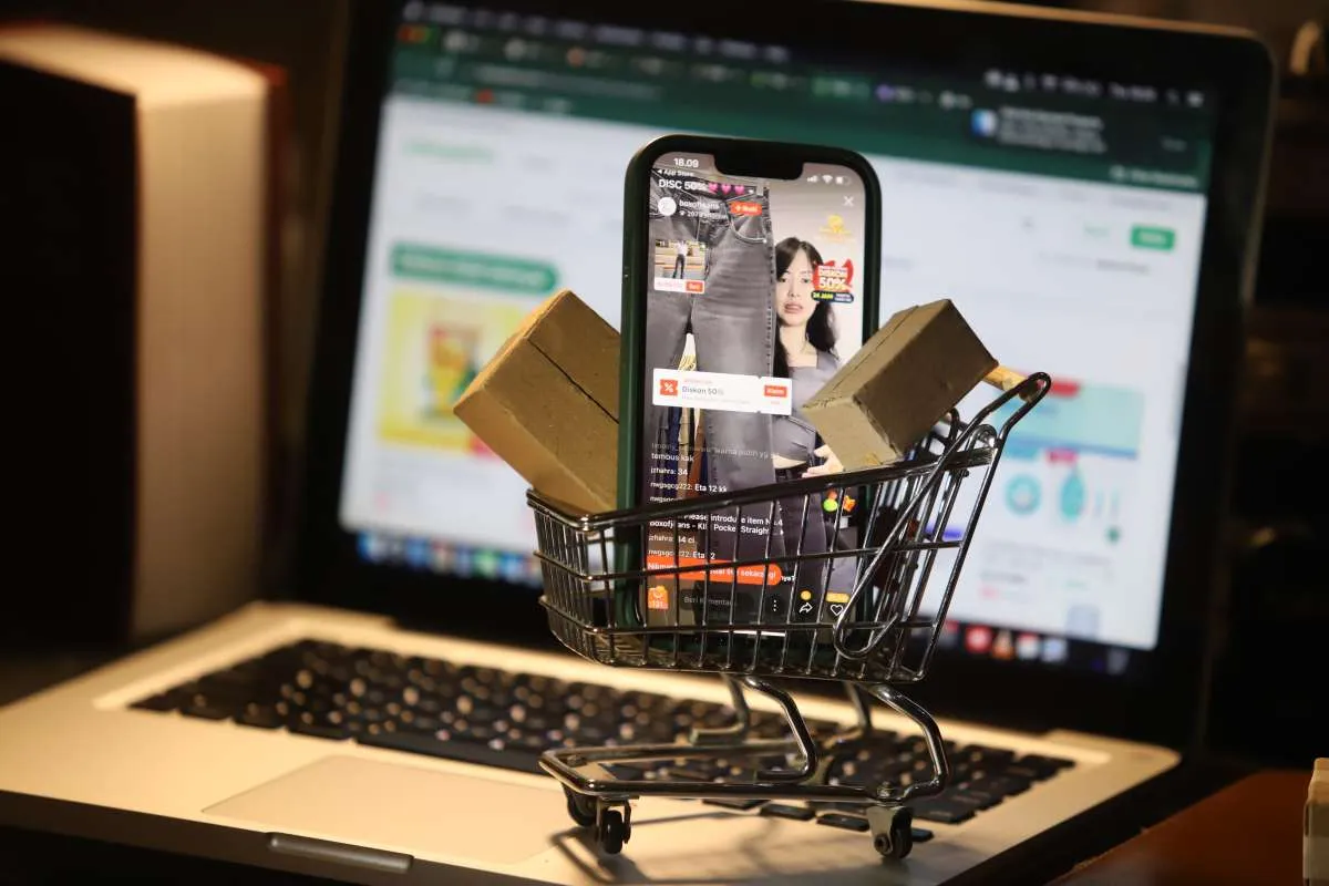 Strategi UMKM Lokal Tembus Pasar Global Lewat E-commerce