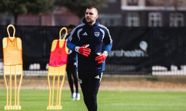 Maarten Paes Tegaskan Ambisi Juara Bersama Ajax Amsterdam