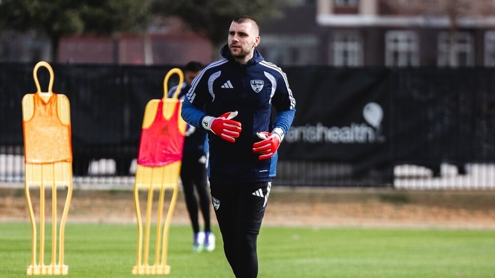 Maarten Paes Tegaskan Ambisi Juara Bersama Ajax Amsterdam