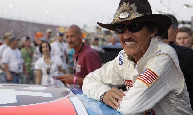 Richard Petty Di Juluki The King Pada Balap Mobil Stok Amerika