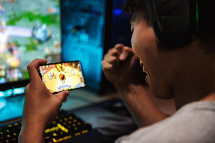 Dua Sisi Game Online, Manfaat Dan Bahayanya