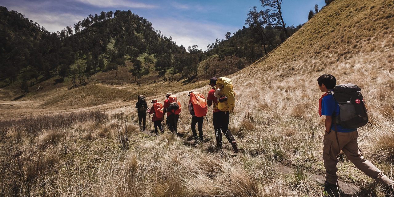 Manfaat Hiking Untuk Lepas Dari Stres Dan Dekat Dengan Alam