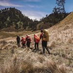 Manfaat Hiking Untuk Lepas Dari Stres Dan Dekat Dengan Alam