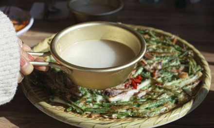 Minuman Makgeolli Fermentasi Beras Korea Yang Menyegarkan