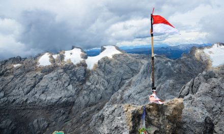 Carstensz Pyramid Gunung Tertinggi Di Indonesia
